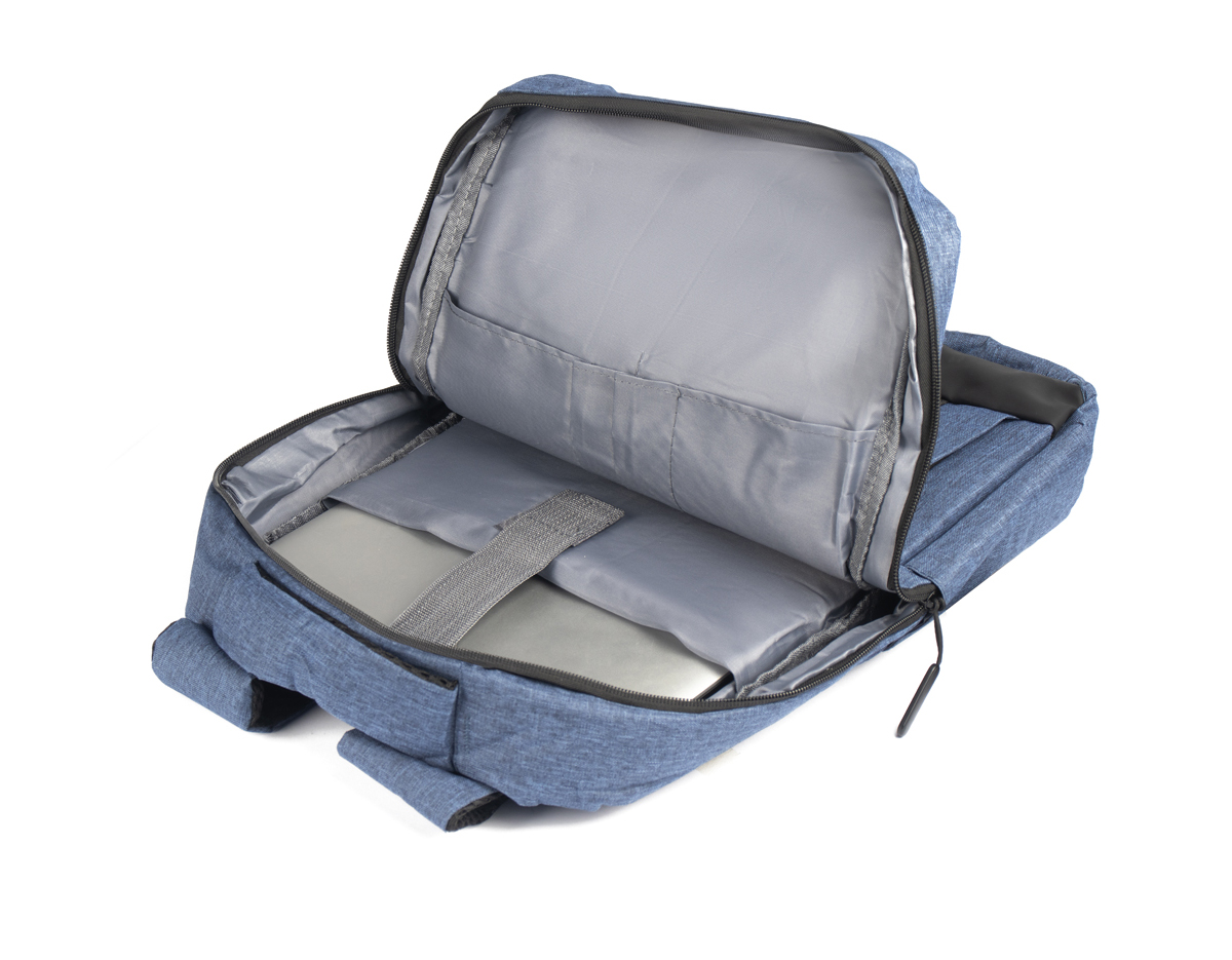 Mochila para notebook em poliéster, com alças de mão e de ombro acolchoadas. Possui dois bolsos frontais com zíper e um conector USB lateral. Internamente, conta com compartimento dedicado para notebooks de até 15,6".