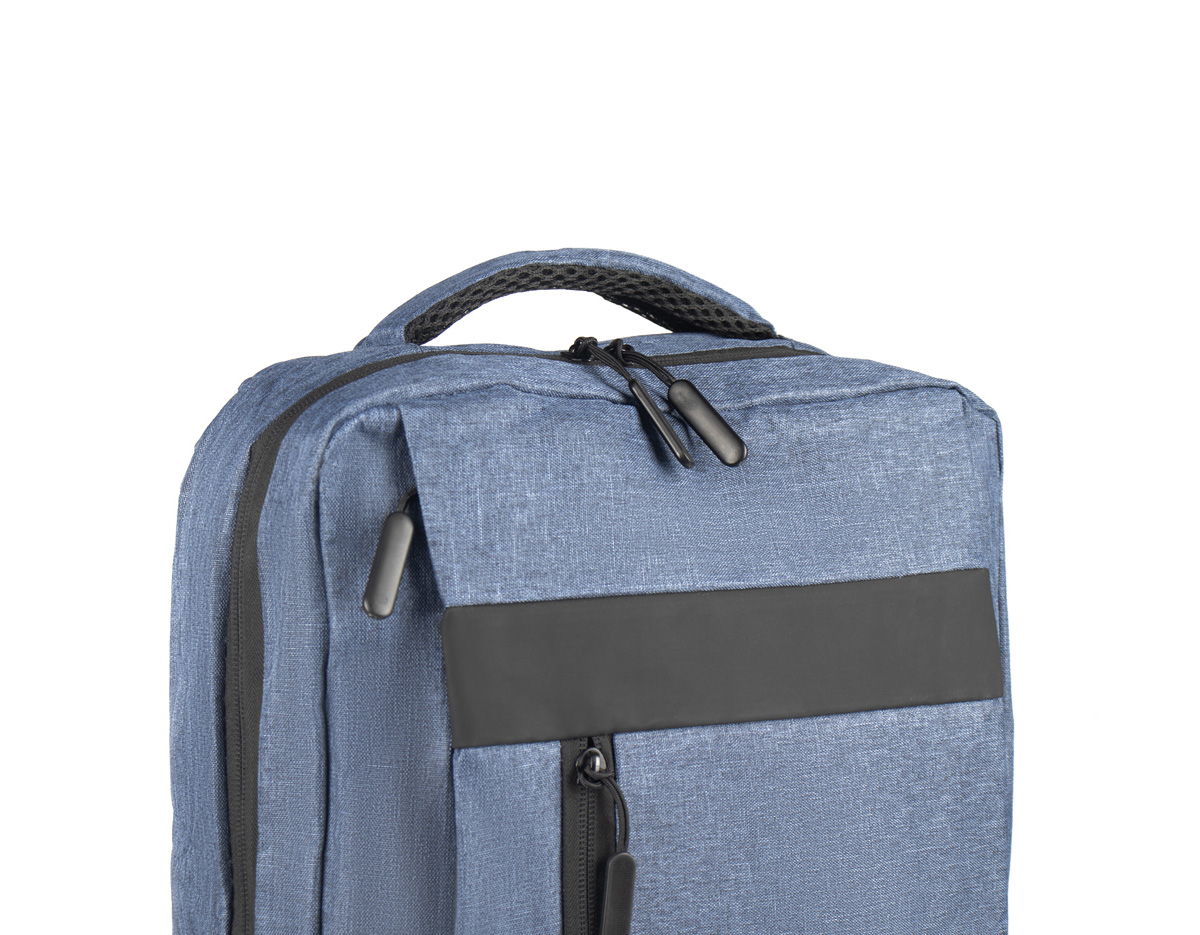 Mochila para notebook em poliéster, com alças de mão e de ombro acolchoadas. Possui dois bolsos frontais com zíper e um conector USB lateral. Internamente, conta com compartimento dedicado para notebooks de até 15,6".