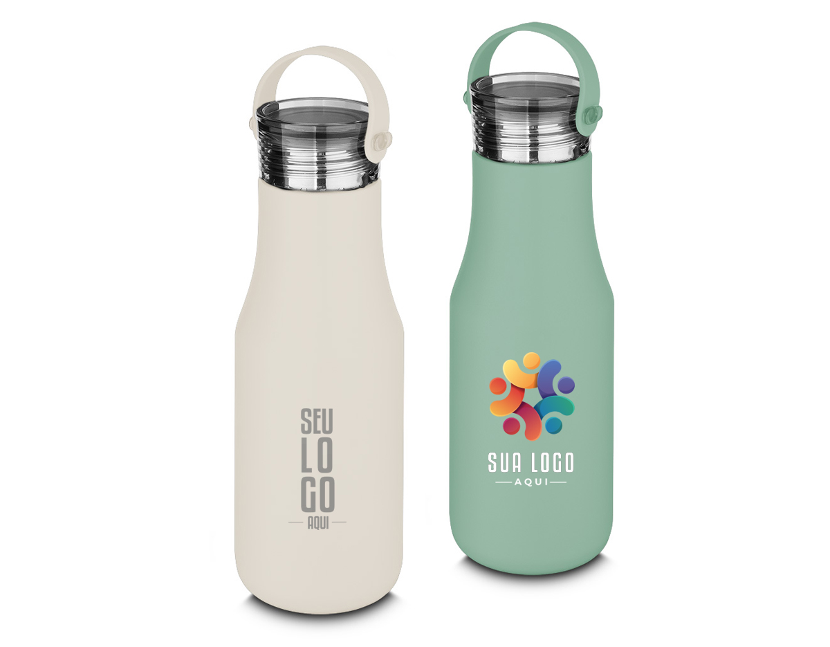 Garrafa térmica em aço inox com parede dupla com capacidade de até 500 ml. Tampa plástica rosqueável, alça em silicone e anel de silicone para vedação.