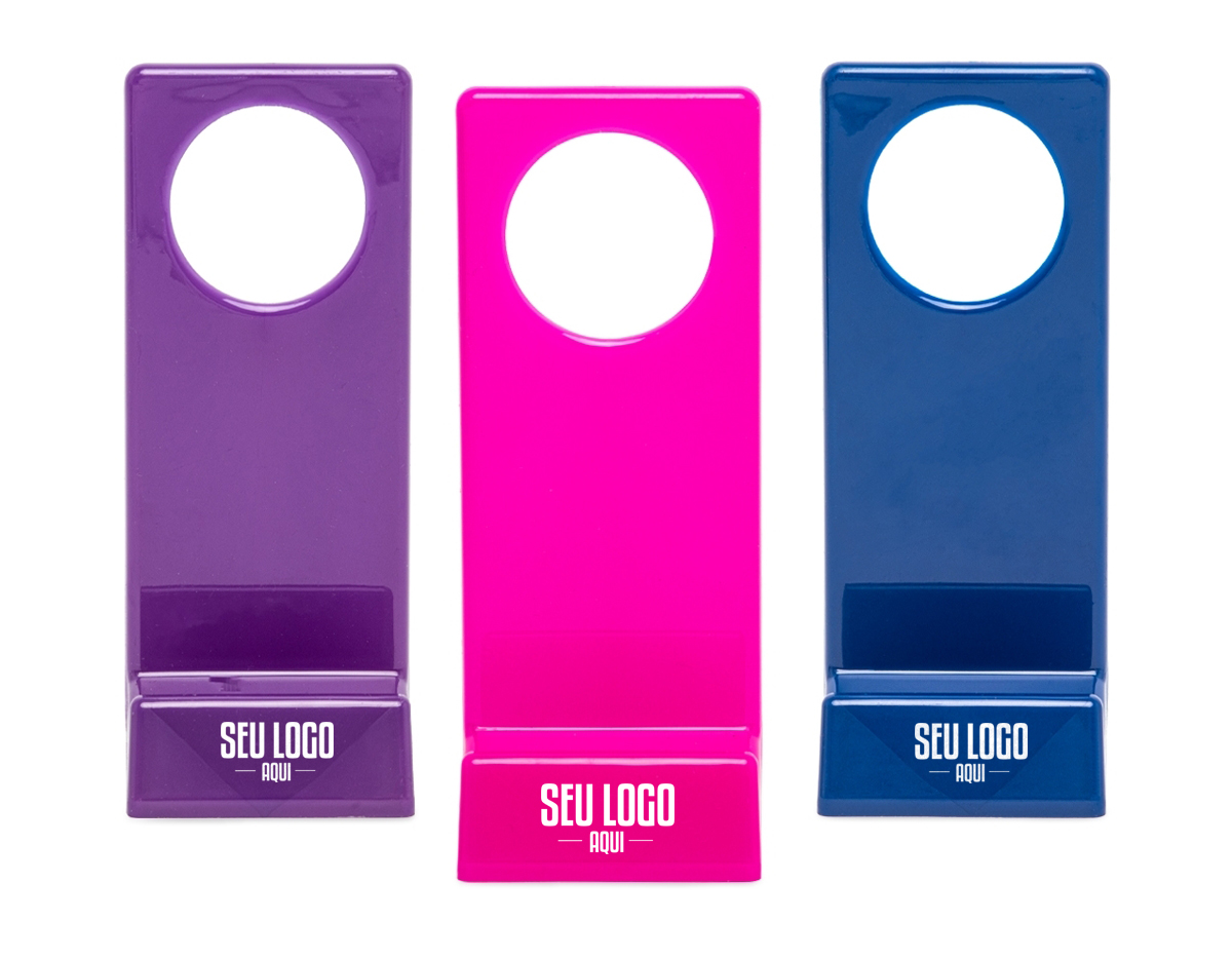 Suporte plástico para celular, ideal para manter o aparelho em posição vertical ou horizontal. Compacto e leve, oferece estabilidade ao dispositivo, sendo adequado para diversas superfícies. Seu design simples permite fácil transporte, ideal para uso em mesas de trabalho, viagens ou para assistir vídeos de forma prática e confortável. Compatível com diferentes modelos de smartphones.