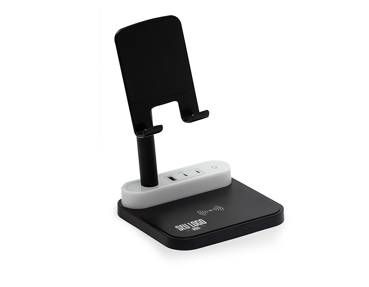 Com opções de carregamento via indução ou via cabo, nossa base é prática e funcional. Produzida em plástico com apoios antideslizantes, a base possui duas entradas Tipo-C, uma entrada USB e uma saída Tipo-C. Acompanha um cabo USB Tipo-C.