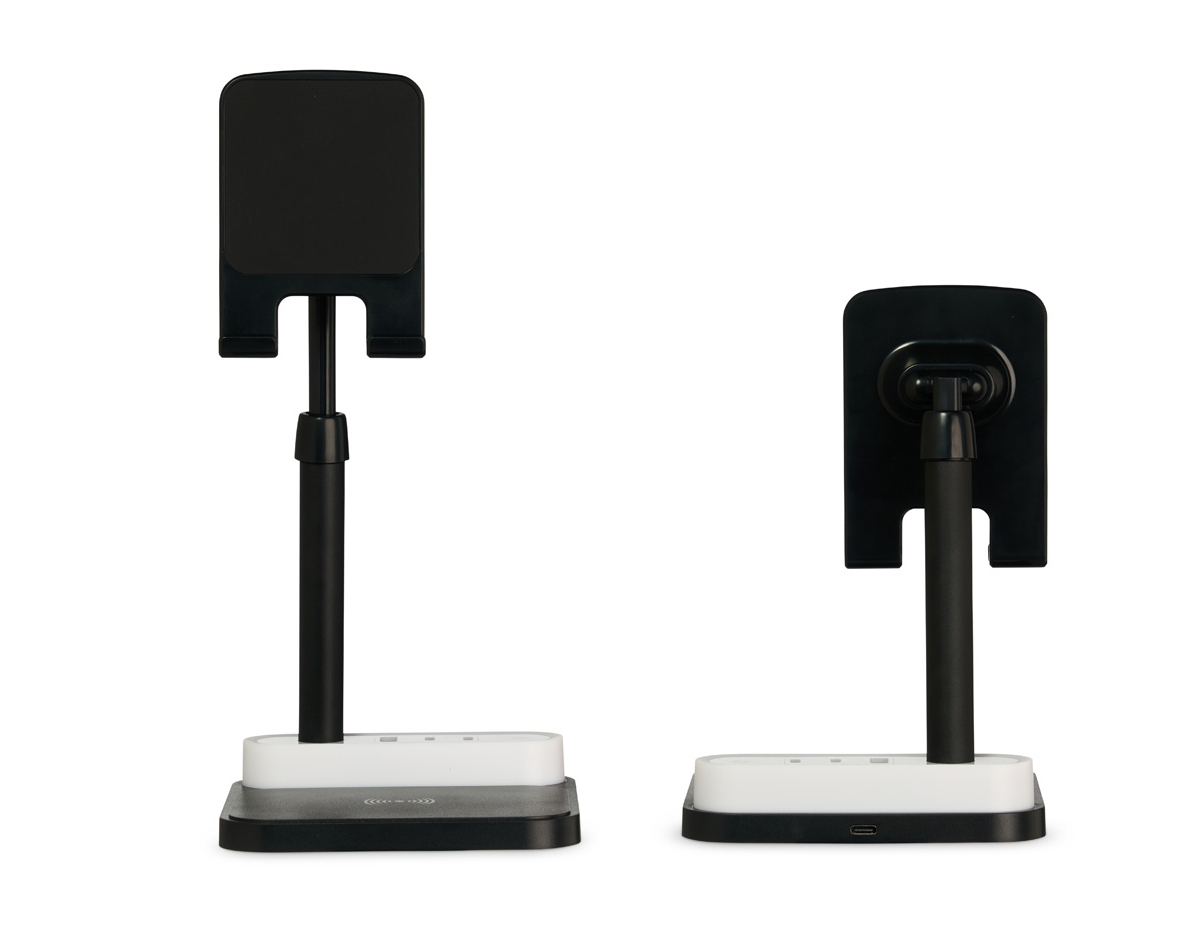 Com opções de carregamento via indução ou via cabo, nossa base é prática e funcional. Produzida em plástico com apoios antideslizantes, a base possui duas entradas Tipo-C, uma entrada USB e uma saída Tipo-C. Acompanha um cabo USB Tipo-C.