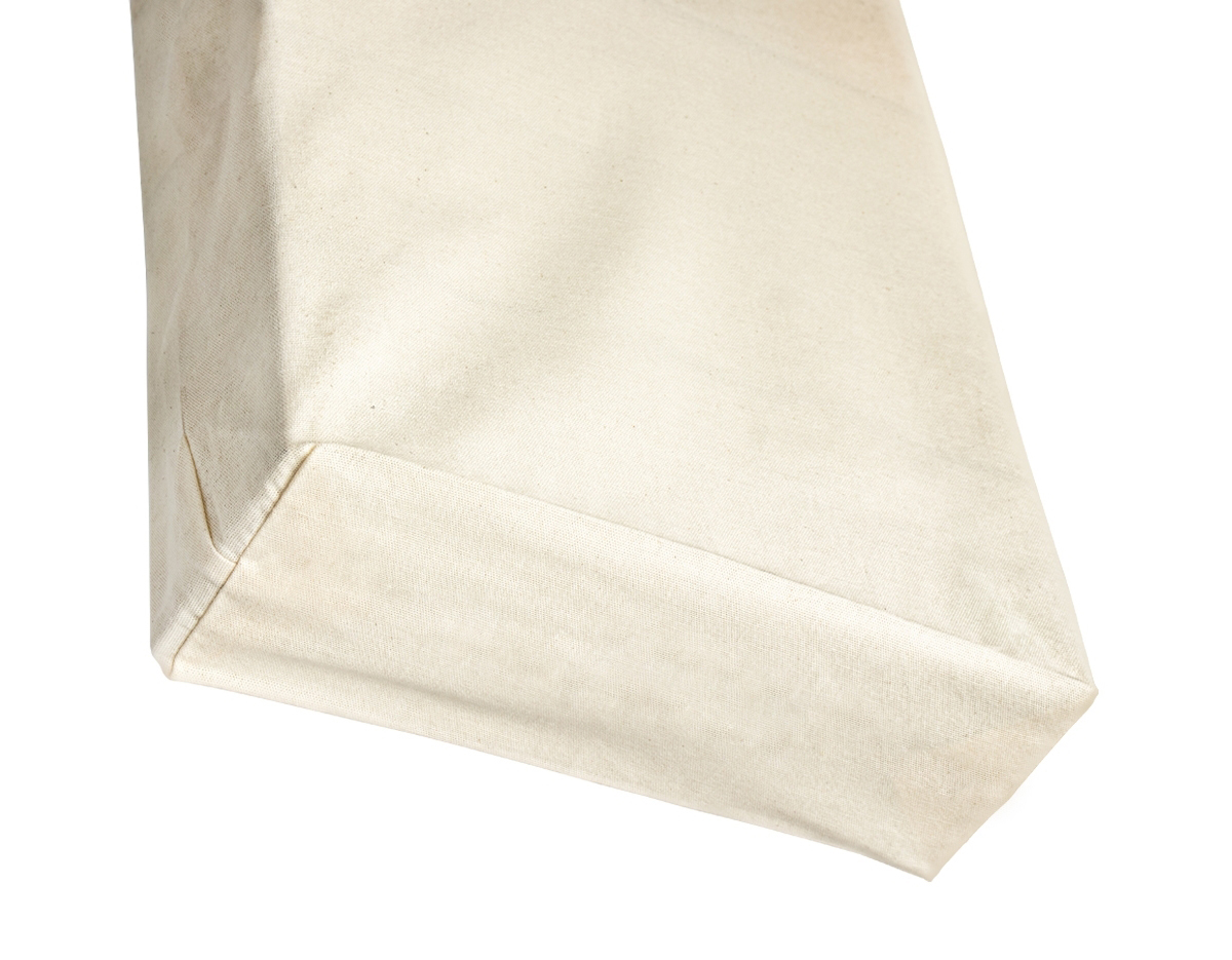 Esta sacola de algodão é espaçosa e profunda, ideal para transportar compras, itens de uso diário ou até mesmo para passeios. Com material resistente, oferece durabilidade e conforto. Seu design prático permite que você organize facilmente os objetos, enquanto a alça proporciona um transporte confortável. Uma escolha versátil para quem busca funcionalidade no dia a dia.