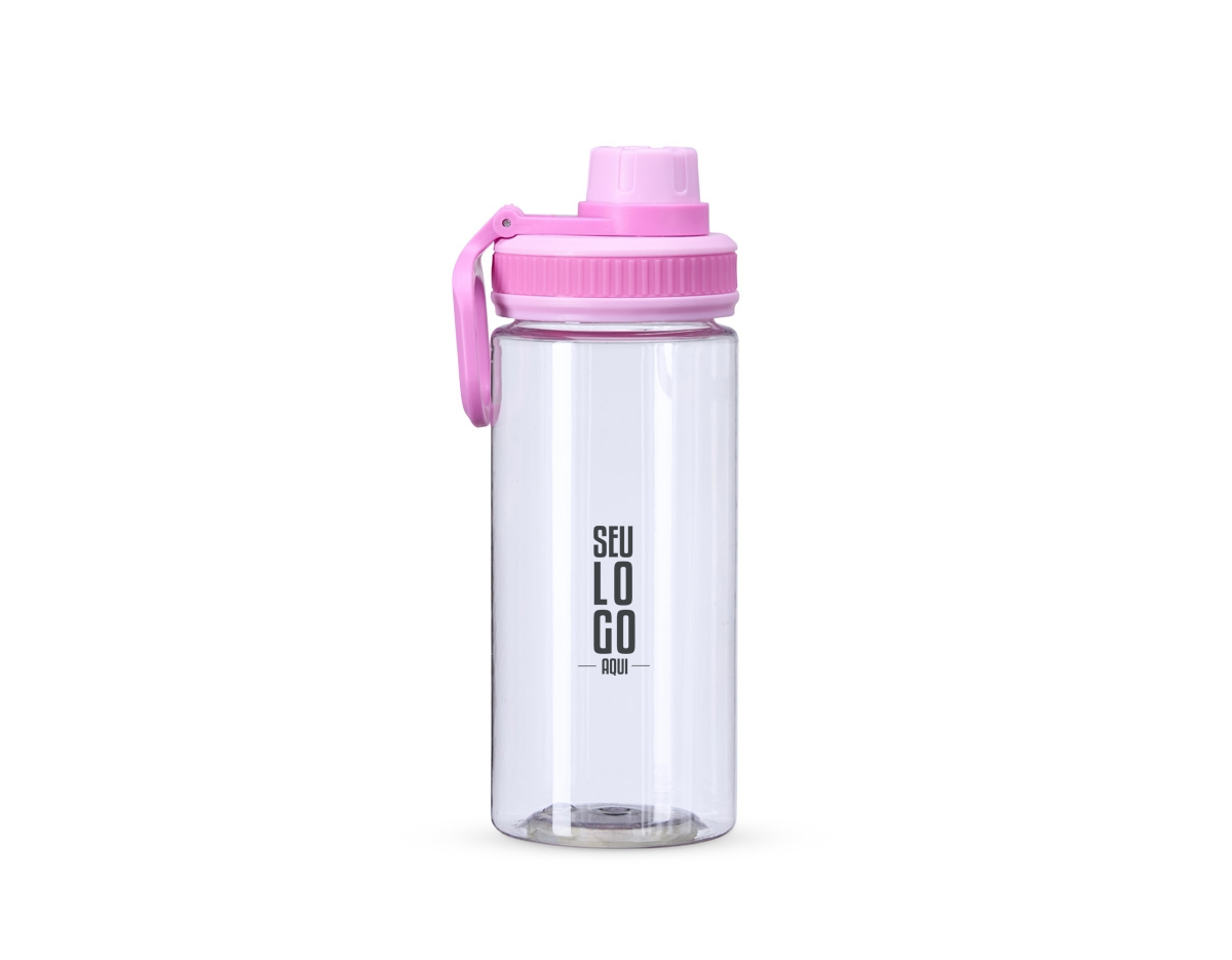 Squeeze plástico com capacidade de 500ml. Possui tampa rosqueável com tampa protetora para bocal e alça para transporte.
