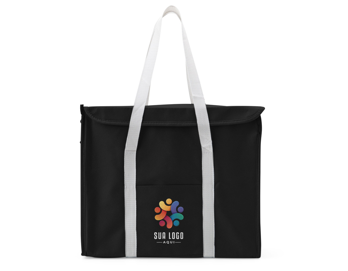 A Bolsa Térmica de 34 litros, feita de nylon resistente, permite levar petiscos, lanches e bebidas de forma prática e segura, mantendo tudo fresquinho por mais tempo nos passeios. Conta com bolso frontal para utensílios, zíperes laterais, fechamento frontal com velcro e duas alças para facilitar o transporte. É a escolha perfeita para quem valoriza eficiência e segurança durante as refeições.