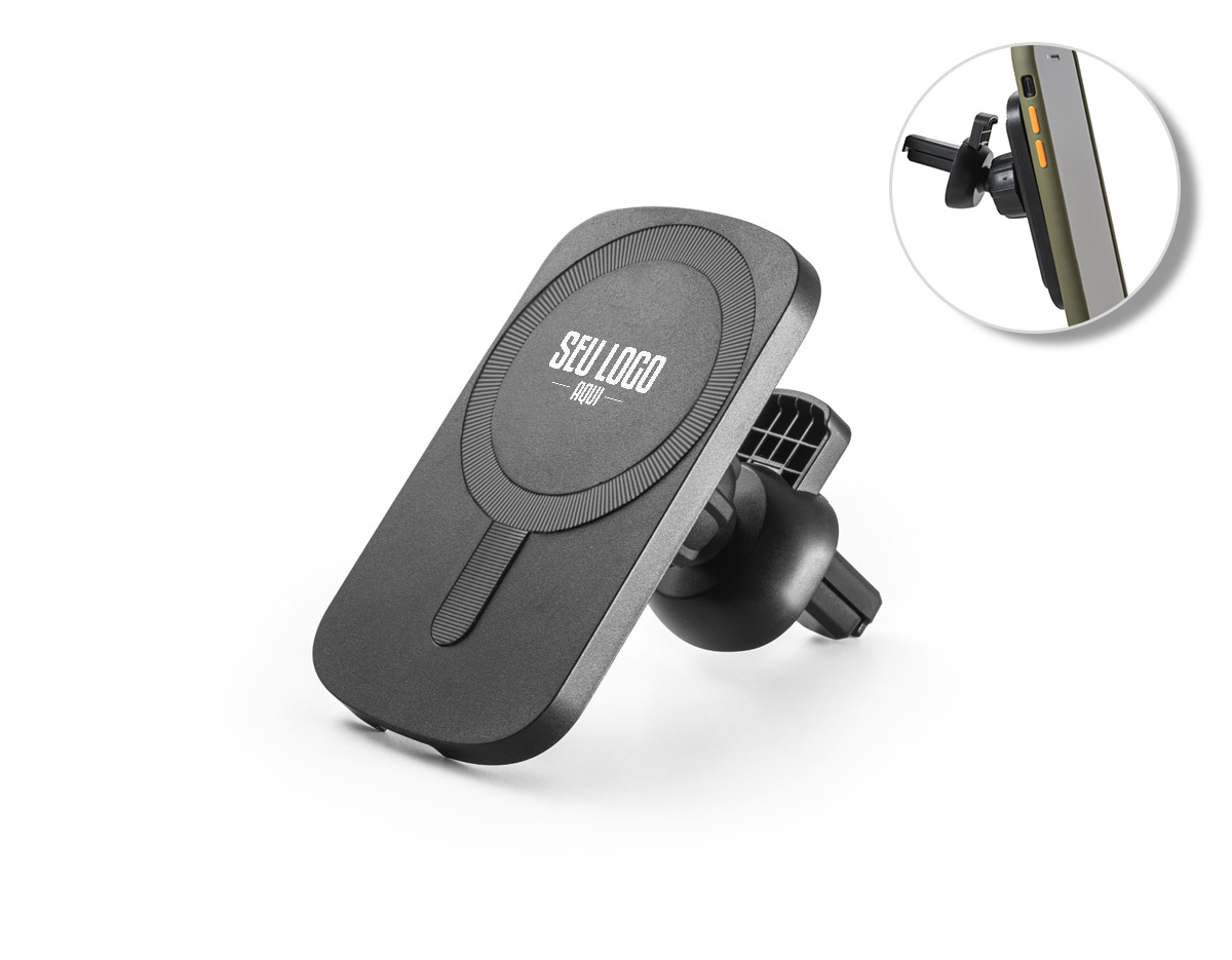 Suporte de carro com carregador magnético wireless rápido, feito de ABS reciclado e silicone. Fixação na ventilação do carro com clipe, entrada USB-C e cabo USB-A/USB-C para carregamento de até 15W. Inclui grip magnético extra para smartphones sem tecnologia de carregamento sem fio. Compatível com dispositivos que suportam carregamento wireless. Ideal para viagens seguras com o smartphone.