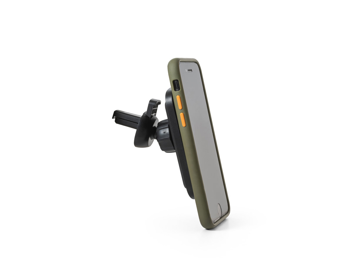Suporte de carro com carregador magnético wireless rápido, feito de ABS reciclado e silicone. Fixação na ventilação do carro com clipe, entrada USB-C e cabo USB-A/USB-C para carregamento de até 15W. Inclui grip magnético extra para smartphones sem tecnologia de carregamento sem fio. Compatível com dispositivos que suportam carregamento wireless. Ideal para viagens seguras com o smartphone.