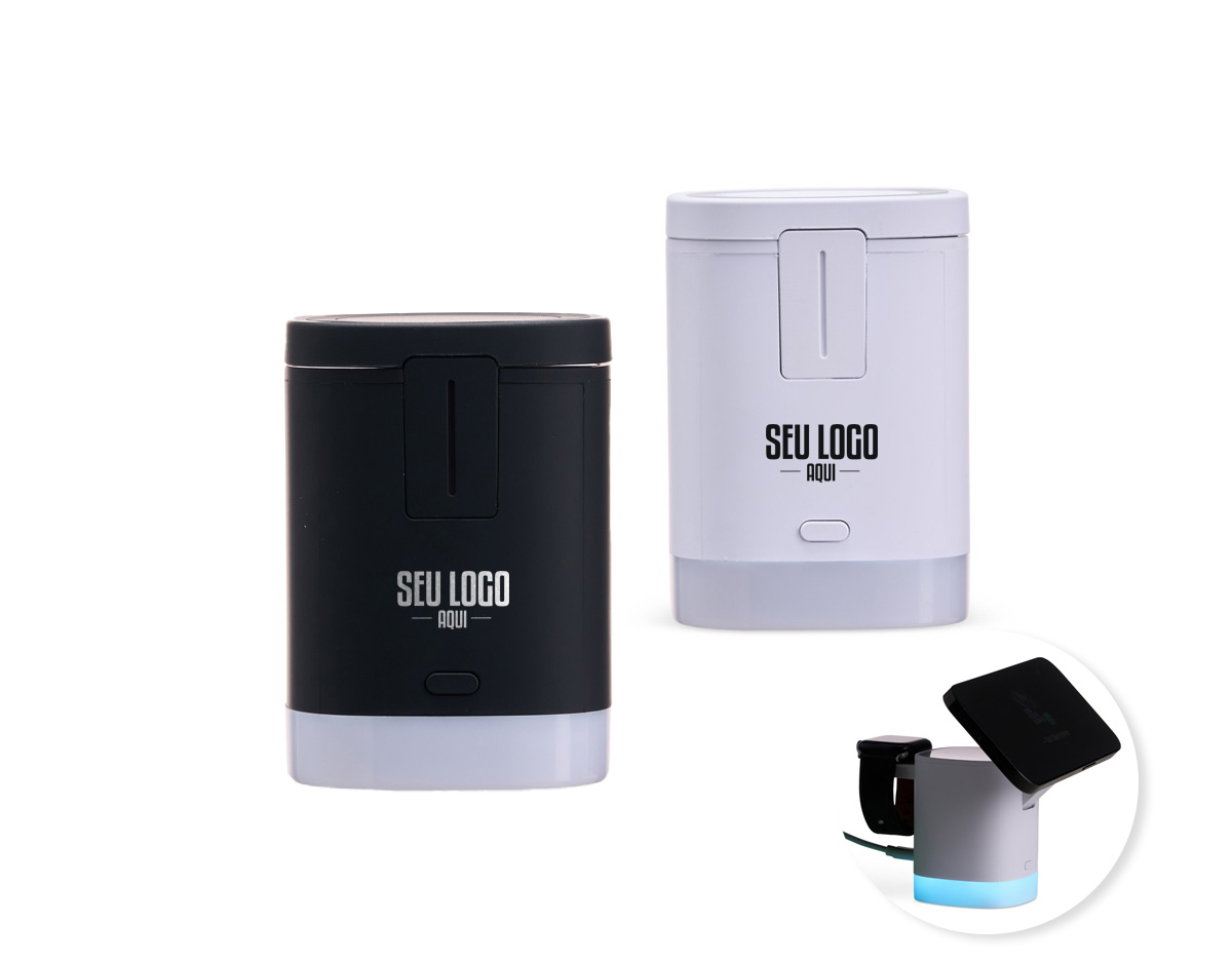 A base de carregamento 3 em 1 é uma solução prática e eficiente para carregar celular, fones e relógio simultaneamente, desde que os dispositivos possuam tecnologia QI. Com indução, ela oferece praticidade e organização. O LED RGB da base apresenta dois modos de iluminação: luz branca e uma alternância entre vermelho, verde e azul. A base não armazena energia e precisa estar conectada ao cabo tipo-C incluso para funcionar corretamente. Ideal para quem busca praticidade no dia a dia.
