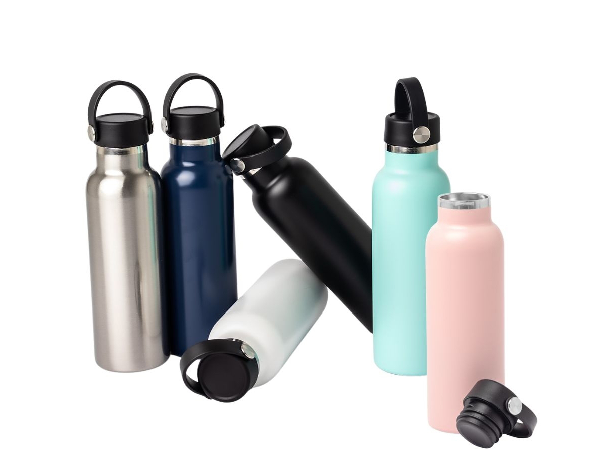 Garrafa Térmica feita em Inox 304 com parede dupla e capacidade de 550ml. Com tampa rosqueável e alça para transporte para levá-la onde quiser.