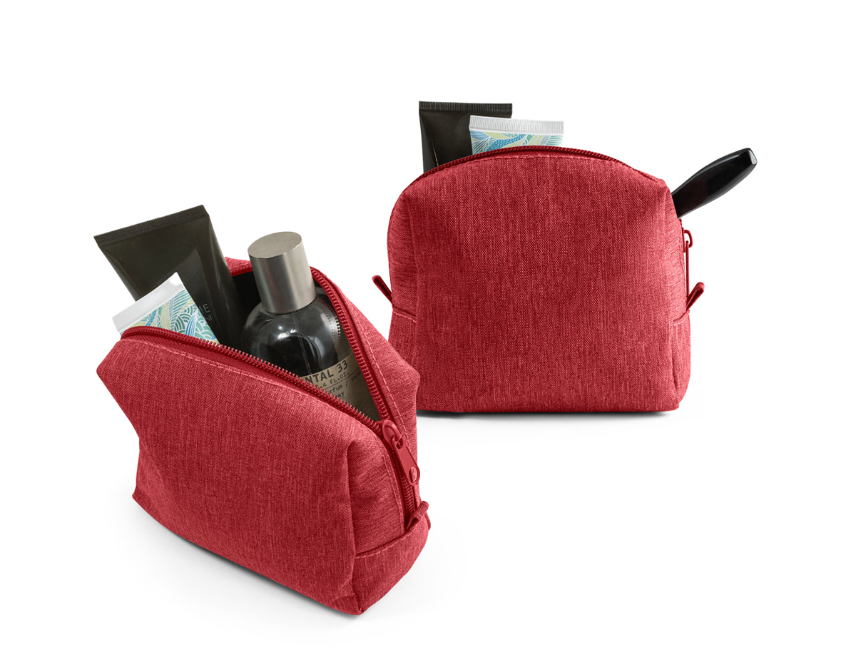 Bolsa para cosméticos confeccionada em tecido 300D de alta densidade, proporcionando durabilidade e resistência. Suas dimensões são 13,0cm x 11,0cm x 65 mm, oferecendo um espaço compacto e funcional para armazenar itens de higiene e beleza.