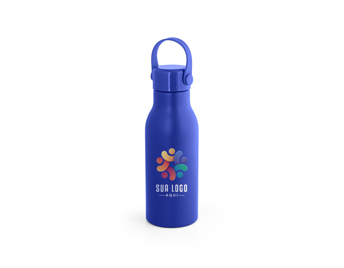 Squeeze em alumínio 100% reciclado com parede simples e acabamento mate. Tampa em PP com pega de silicone para fácil transporte. Capacidade até 700 mL. Fornecido em caixa presente em papel kraft. Certificação EU Food Grade. ø73 x 213 mm