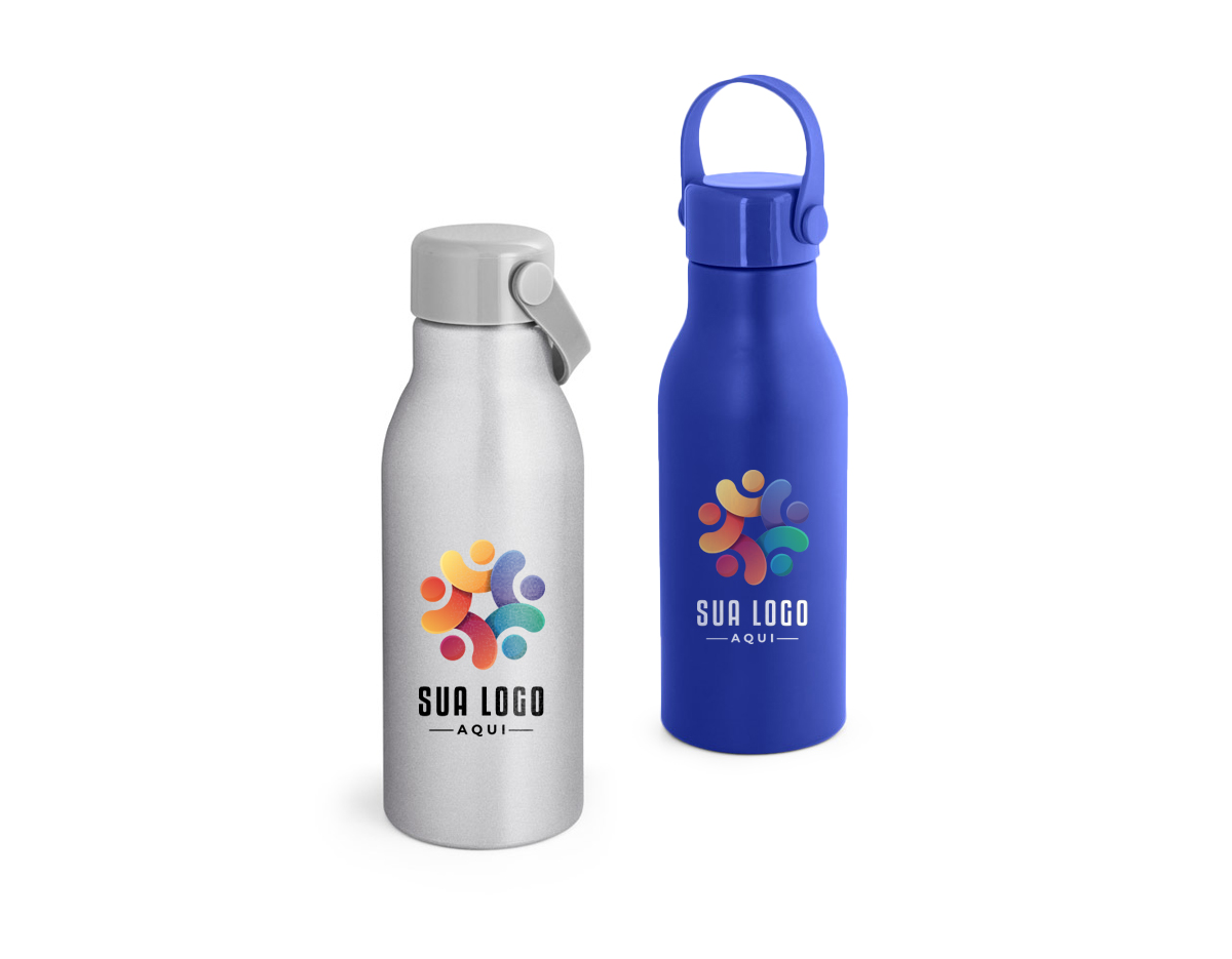 Squeeze em alumínio 100% reciclado com parede simples e acabamento mate. Tampa em PP com pega de silicone para fácil transporte. Capacidade até 700 mL. Fornecido em caixa presente em papel kraft. Certificação EU Food Grade. ø73 x 213 mm