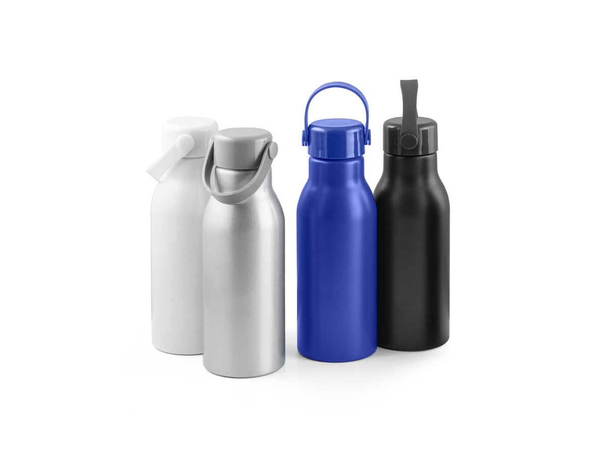 Squeeze em alumínio 100% reciclado com parede simples e acabamento mate. Tampa em PP com pega de silicone para fácil transporte. Capacidade até 700 mL. Fornecido em caixa presente em papel kraft. Certificação EU Food Grade. ø73 x 213 mm