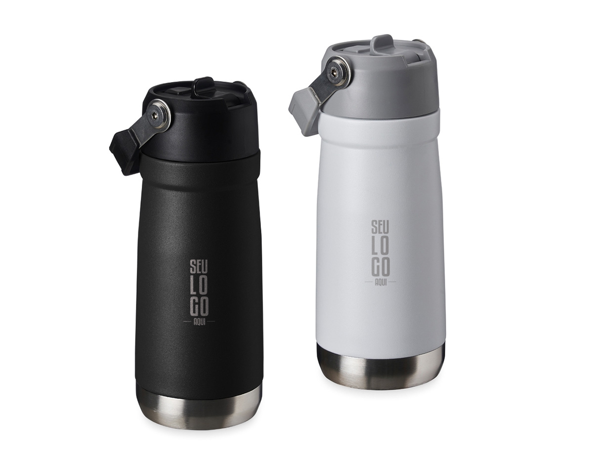 Garrafa térmica em inox com parede dupla e 550ml de capacidade. Possui tampa com alça para transporte, bico flip prático e canudo interno. Ideal para manter bebidas na temperatura ideal.