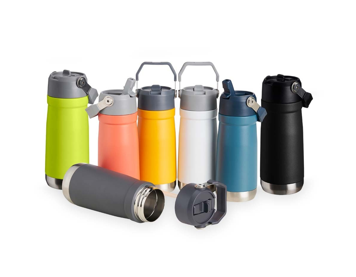 Garrafa térmica em inox com parede dupla e 550ml de capacidade. Possui tampa com alça para transporte, bico flip prático e canudo interno. Ideal para manter bebidas na temperatura ideal.