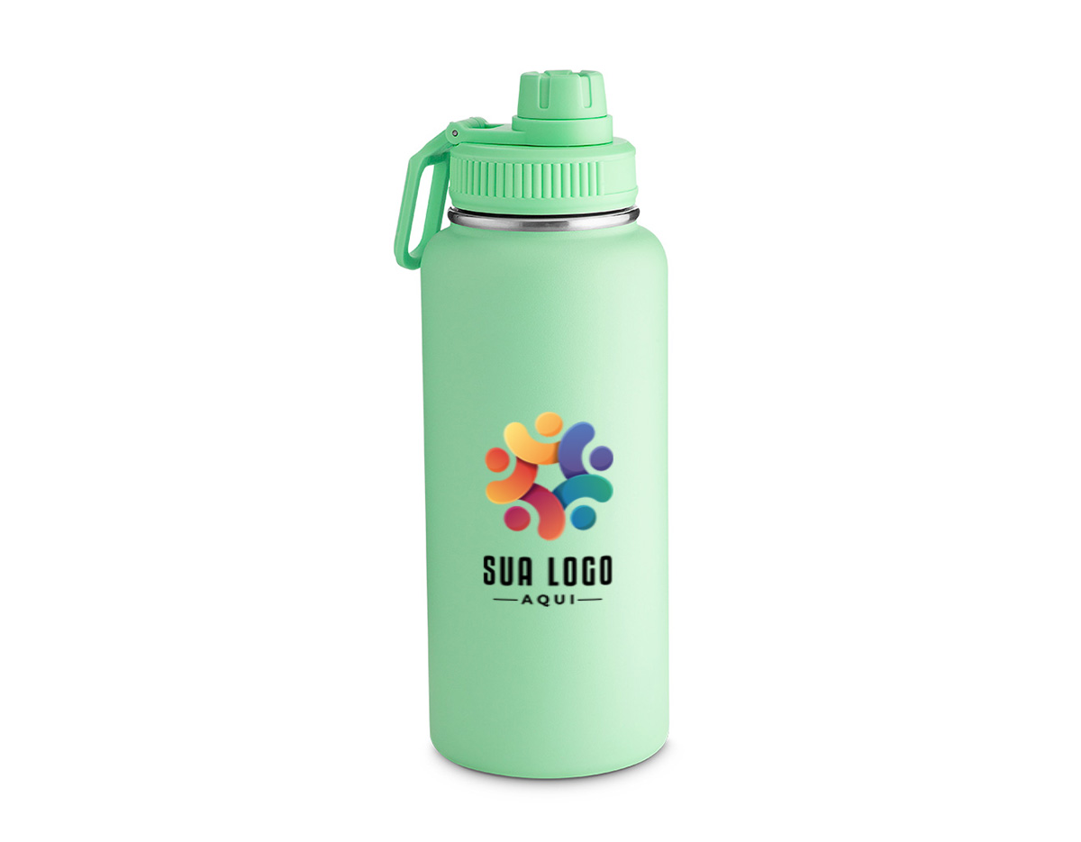 Garrafa térmica em aço inox com parede dupla isolada a vácuo com capacidade de 960ml. Alça plástica em formato de mosquetão para transporte, bico rosqueável para fácil acesso e tampa rosqueável com anel de silicone,  com pintura a pó.