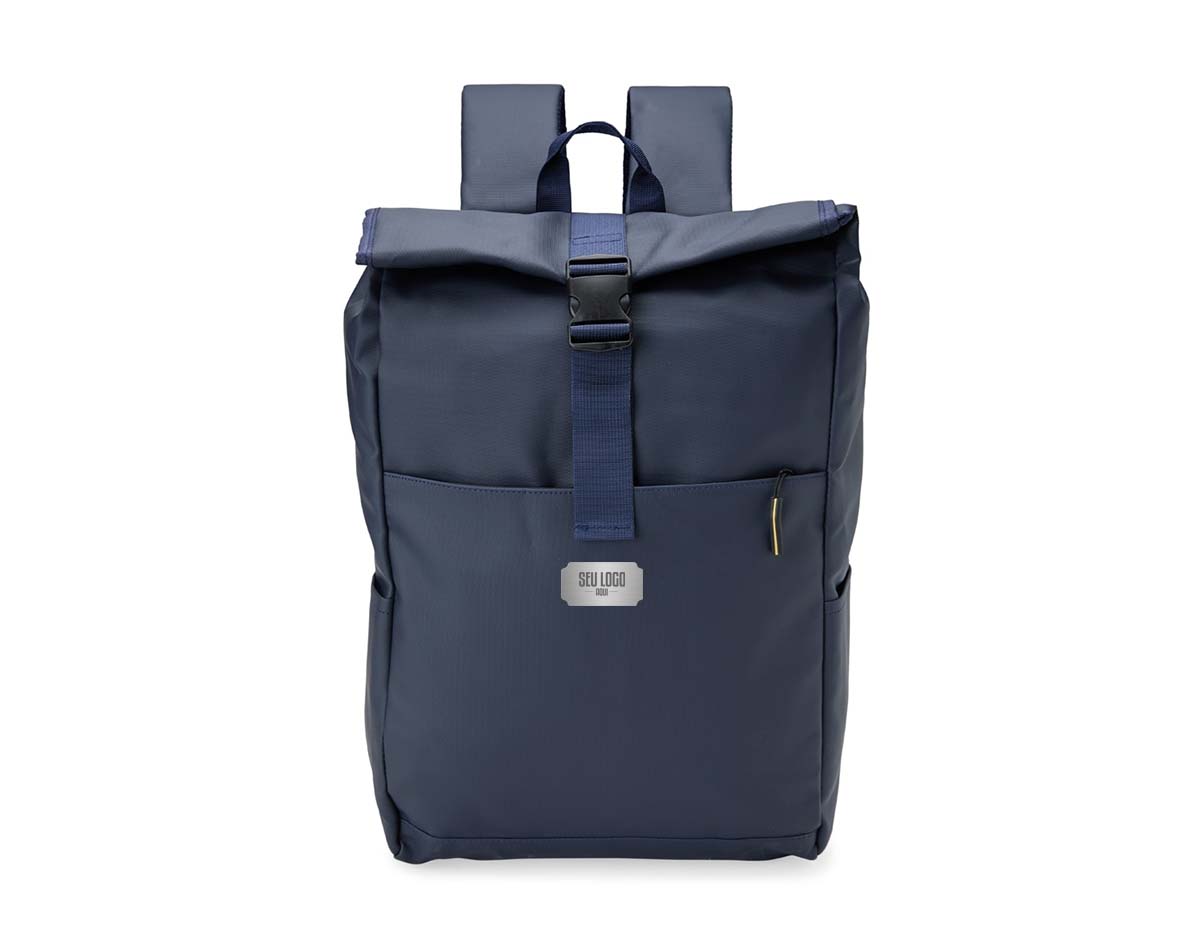 Design funcional e resistente! A mochila de poliuretano impermeável de 23 litros é a escolha ideal para quem busca segurança no transporte de itens. Com três compartimentos, sendo o principal com bolso interno, fechamento em velcro e fivela, além de um compartimento traseiro no estilo antifurto, esta mochila oferece organização e proteção para os pertences. Conta também com dois bolsos laterais de fácil acesso, alça para engate em malas de viagem, alça de mão e alças para costas ajustáveis com revestimento espumado, garantindo conforto durante o uso.