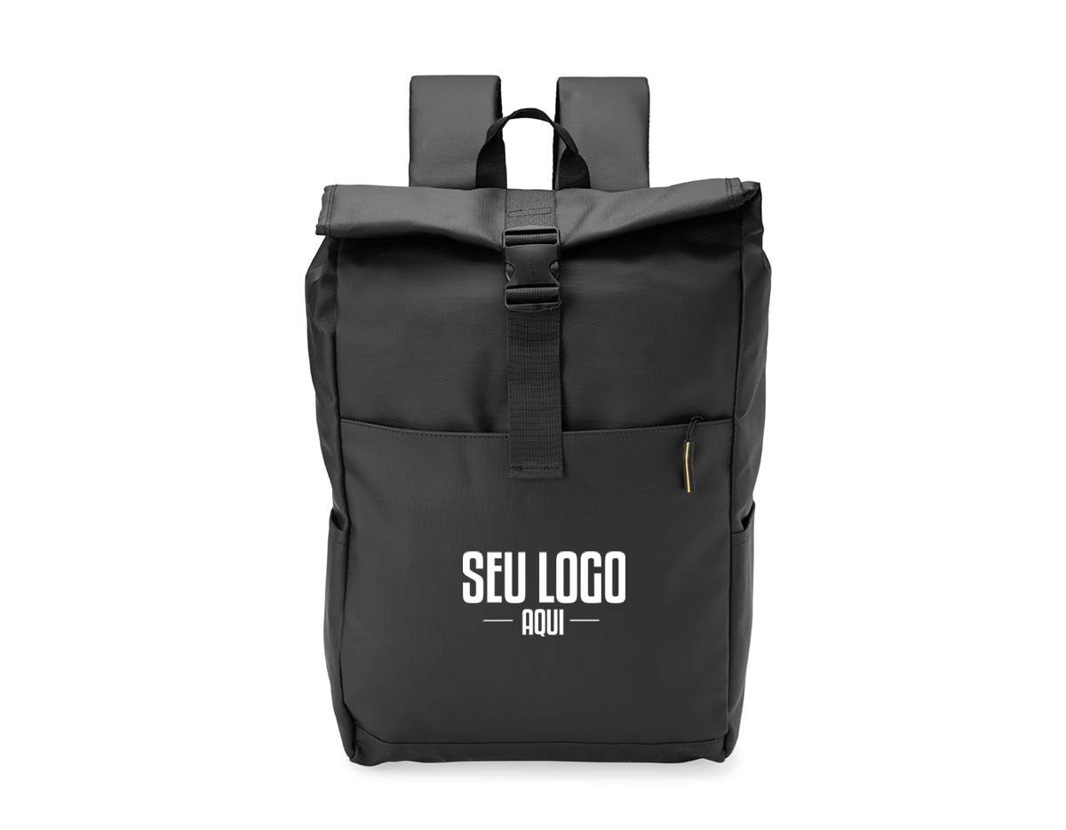 Design funcional e resistente! A mochila de poliuretano impermeável de 23 litros é a escolha ideal para quem busca segurança no transporte de itens. Com três compartimentos, sendo o principal com bolso interno, fechamento em velcro e fivela, além de um compartimento traseiro no estilo antifurto, esta mochila oferece organização e proteção para os pertences. Conta também com dois bolsos laterais de fácil acesso, alça para engate em malas de viagem, alça de mão e alças para costas ajustáveis com revestimento espumado, garantindo conforto durante o uso.