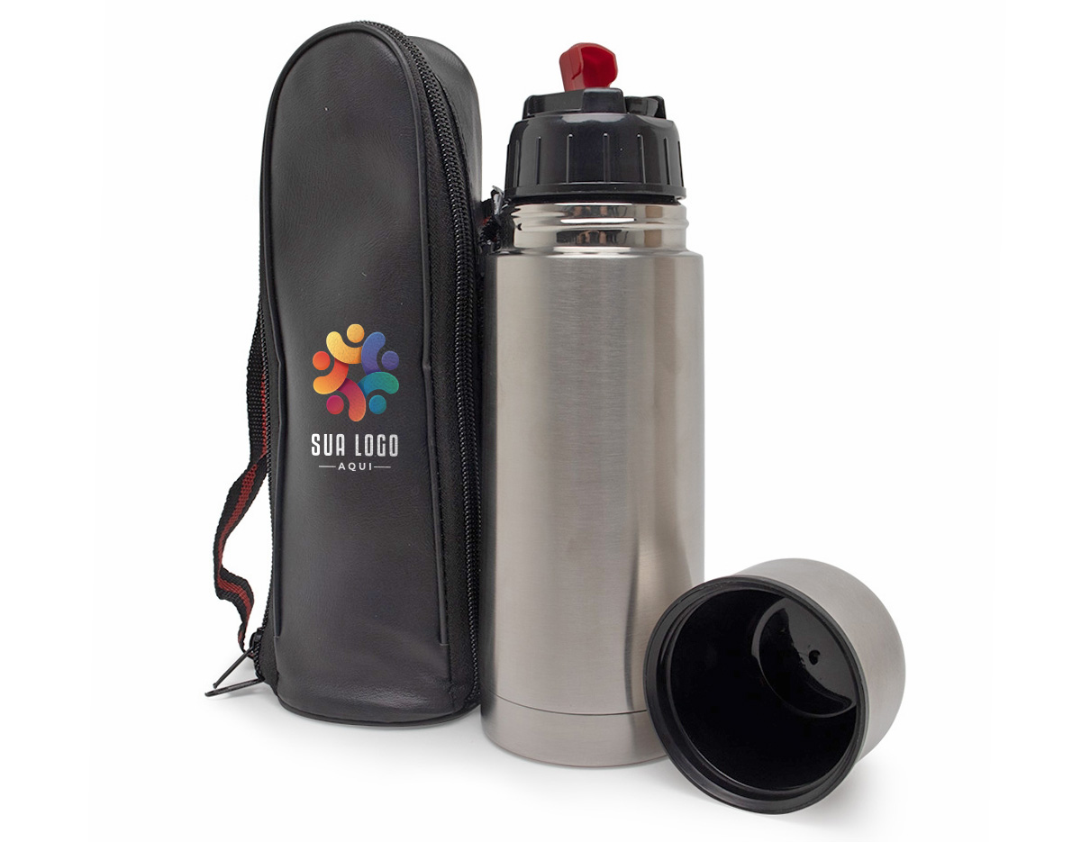 Garrafa térmica de 350ml feita em inox, com tampa rosqueável e tampa interna em plástico resistente. Acompanha capa protetora de couro sintético e alça de nylon para facilitar o transporte.
