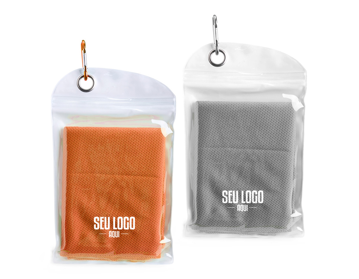 Toalha refrescante ideal para atividades físicas. Para usar, basta molhar, torcer e aplicar sobre a pele para alívio do calor. Macia e reutilizável enquanto estiver úmida. Acompanha embalagem compacta em PVC com mosquetão. Lavar à mão com água fria e sabão neutro.
