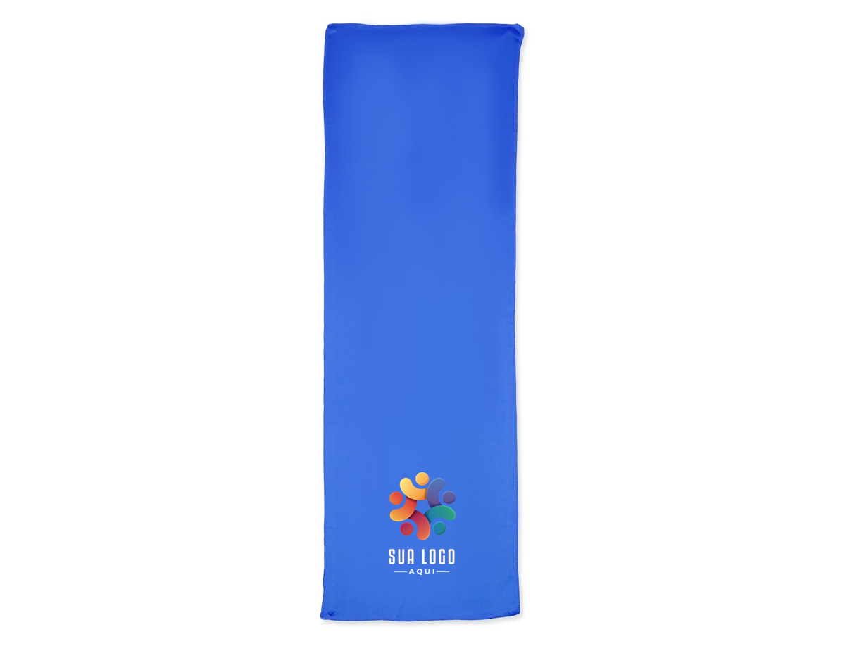 Toalha refrescante ideal para atividades físicas. Para usar, basta molhar, torcer e aplicar sobre a pele para alívio do calor. Macia e reutilizável enquanto estiver úmida. Acompanha embalagem compacta em PVC com mosquetão. Lavar à mão com água fria e sabão neutro.