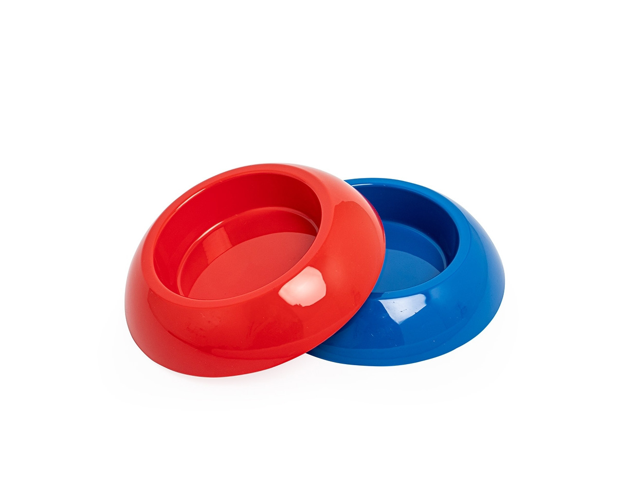 Tigela pet feita de fibra de arroz e polipropileno, disponível em duas cores. Seu formato circular oferece maior estabilidade durante as refeições, proporcionando mais conforto e praticidade na alimentação diária dos pets.