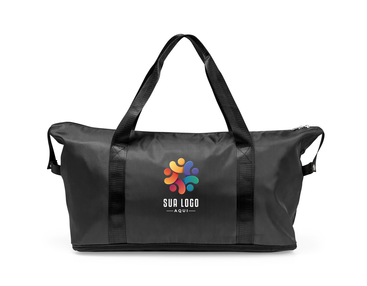 Bolsa esportiva com capacidade expansível de até 32 litros, ideal para transportar roupas, calçados e equipamentos. Feita em poliéster resistente à água, possui alças reforçadas, dois bolsos internos (um com zíper e outro dividido) e bolso externo. O compartimento inferior permite ampliar o espaço conforme a necessidade.