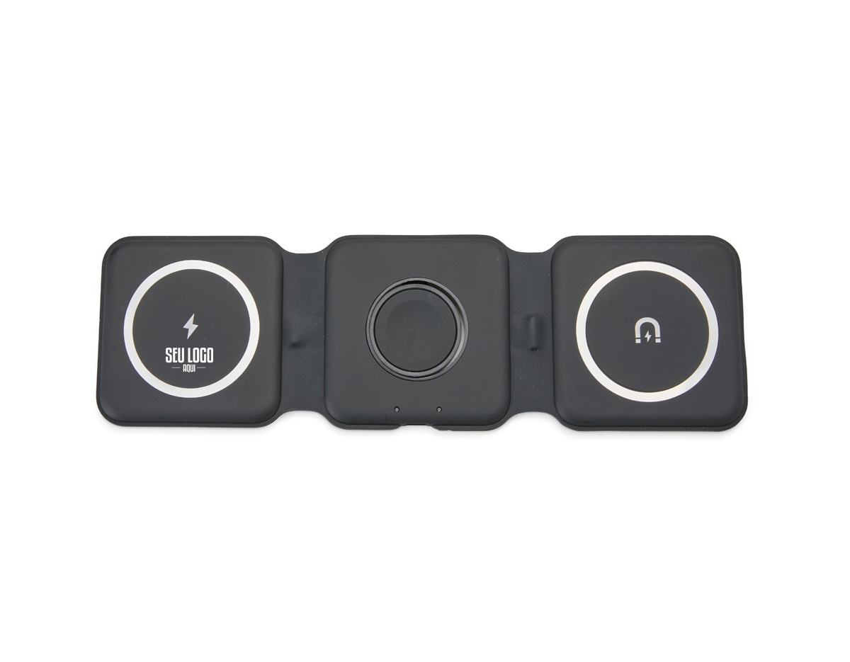 Mantenha os dispositivos carregados de forma simples e prática com o nosso carregador via indução 3 em 1. Basta conectar o carregador na energia via cabo USB-C para começar a usufruir o carregamento de até 3 dispositivos diferentes através da conexão magnética dos aparelhos, como celulares, Apple Watch e o case dos fones da linha AirPod. Acompanha cabo USB-C e manual de instruções em inglês.