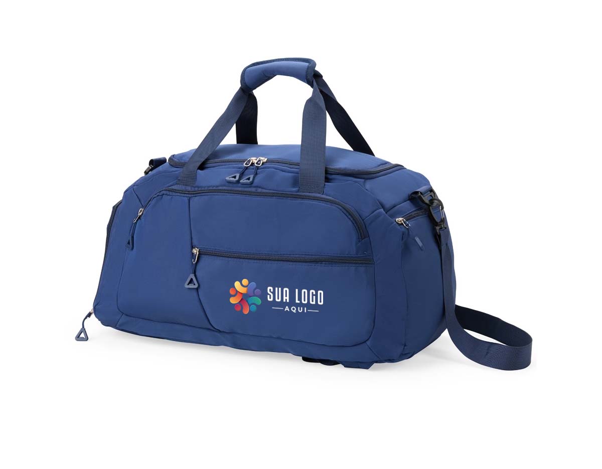 Bolsa esportiva de 28L feita em Oxford resistente à água. Possui quatro compartimentos principais, incluindo um bolso lateral ideal para calçados ou roupas molhadas. Pode ser transportada com alças de mão, alça transversal removível ou como mochila, com alças traseiras e acesso principal pela lateral.