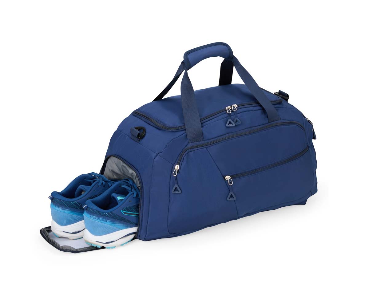 Bolsa esportiva de 28L feita em Oxford resistente à água. Possui quatro compartimentos principais, incluindo um bolso lateral ideal para calçados ou roupas molhadas. Pode ser transportada com alças de mão, alça transversal removível ou como mochila, com alças traseiras e acesso principal pela lateral.