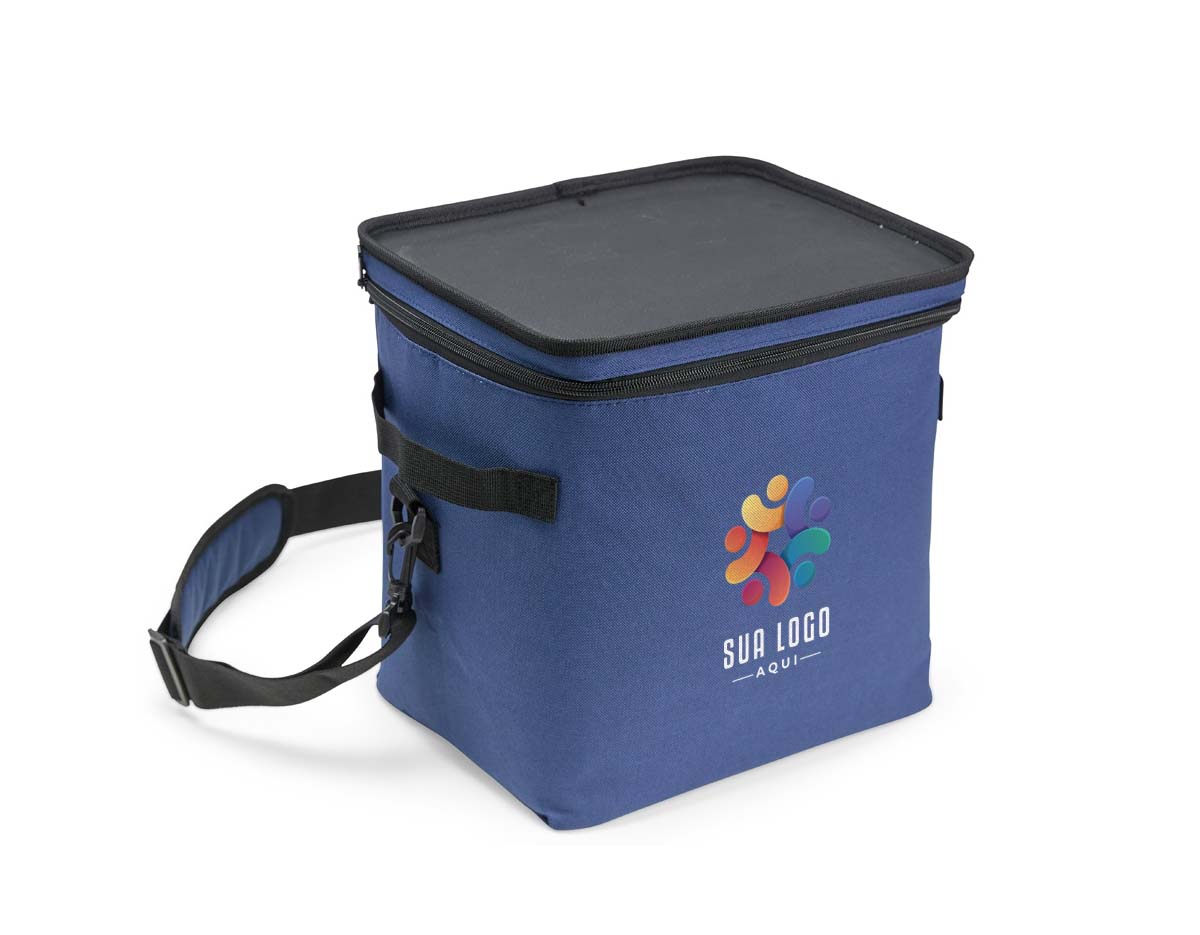 Bolsa térmica de 15L feita em poliéster resistente à água, com revestimento interno em PEVA atóxico. Conserva alimentos e bebidas em temperatura adequada, sem risco de vazamentos. Possui alça transversal removível, ideal para uso diário ou eventos ao ar livre.