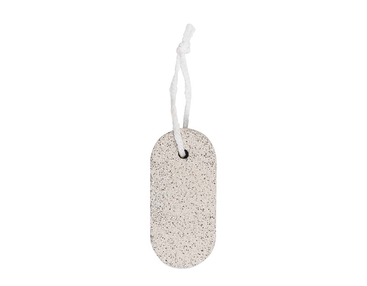 Kit banho com 6 peças: escova de madeira para cabelos, pedra-pomes para esfoliação, massageador facial de madeira, duas esponjas e balde de madeira com alça de corda. Ideal para proporcionar cuidados e conforto durante o banho, com itens funcionais e materiais naturais.