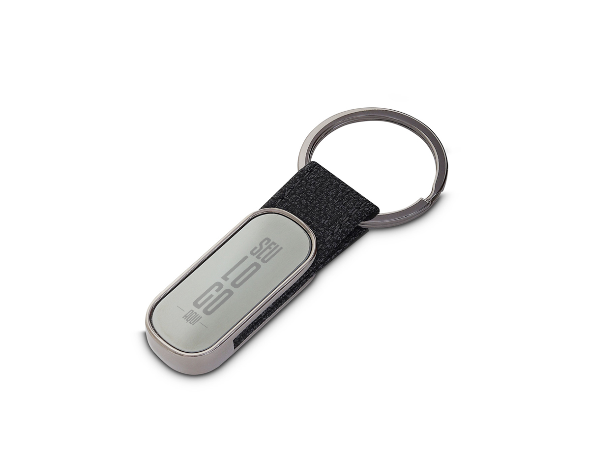 Chaveiro fabricado em liga de zinco, ferro e PU, materiais que garantem resistência, durabilidade e acabamento sofisticado. Ideal para organizar chaves com estilo e praticidade. Perfeito como brinde corporativo, presente promocional ou uso pessoal, com ótimo espaço para personalização da sua marca.