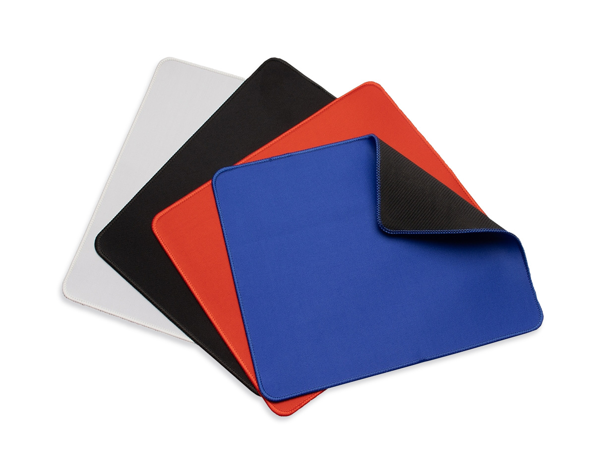 Mouse pad confeccionado em poliéster, com superfície lisa que garante precisão e conforto no uso do mouse. Possui base em borracha antiderrapante, que evita deslizamentos durante o uso.