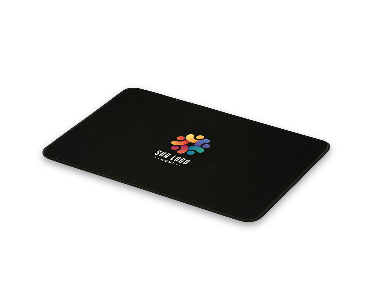 Mouse pad em poliéster impermeável e flexível, garantindo resistência e fácil manutenção. Sua base antiderrapante em borracha assegura firmeza e conforto no uso diário. Um brinde corporativo versátil e durável, ideal para destacar a marca no ambiente de trabalho.