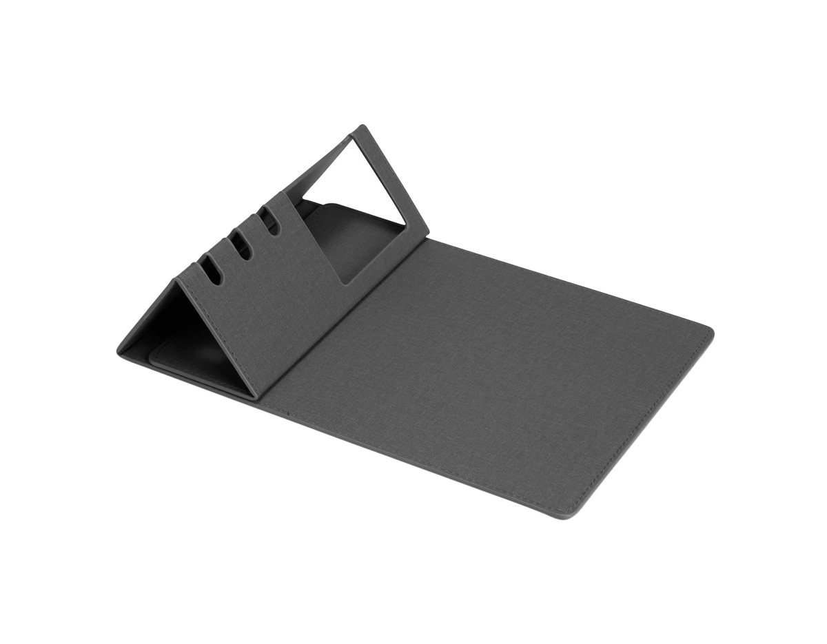 Mouse pad com estrutura em papelão resistente e revestimento em poliuretano (PU). Possui design dobrável com espaço para suporte de celular e porta-canetas.