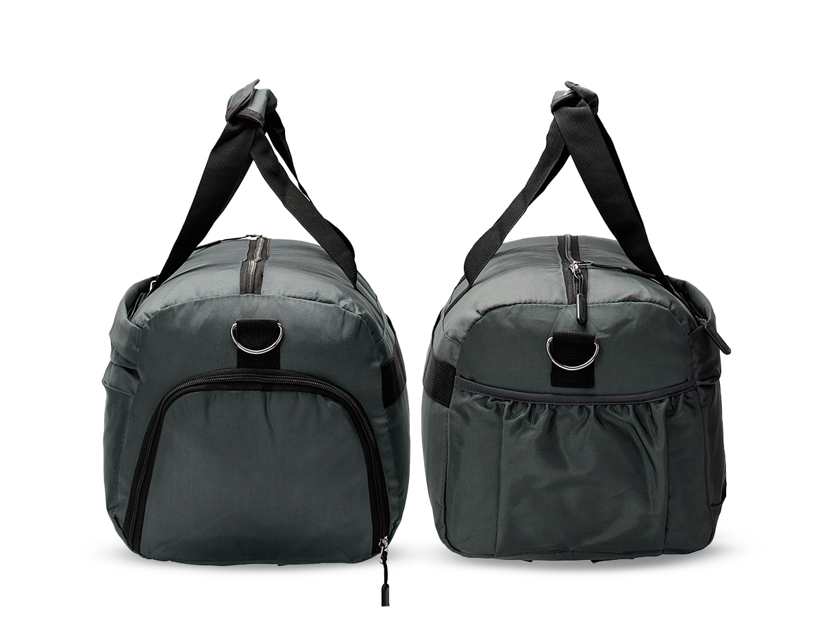 Mala confeccionada em Oxford resistente à água com fechamento em zíper e capacidade para até 27 litros. Possui compartimento lateral para tênis, bolso frontal com revestimento em PVC para guardar itens úmidos e faixa posterior para acoplar em malas. Conta ainda com duas alças fixas em nylon e suporte de juntura. Acompanha alça transversal ajustável.